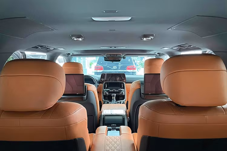 Dưới nắp capo là động cơ tăng áp kép V6 dung tích 3.5 lít cho công suất tối đa 409 mã lực ở vòng tua 5.000 vòng/phút, mô-men xoắn cực đại 650 Nm ngay từ vòng tua 2.000 vòng/phút đi cùng hộp số tự động 10 cấp và hệ dẫn động bốn bánh.