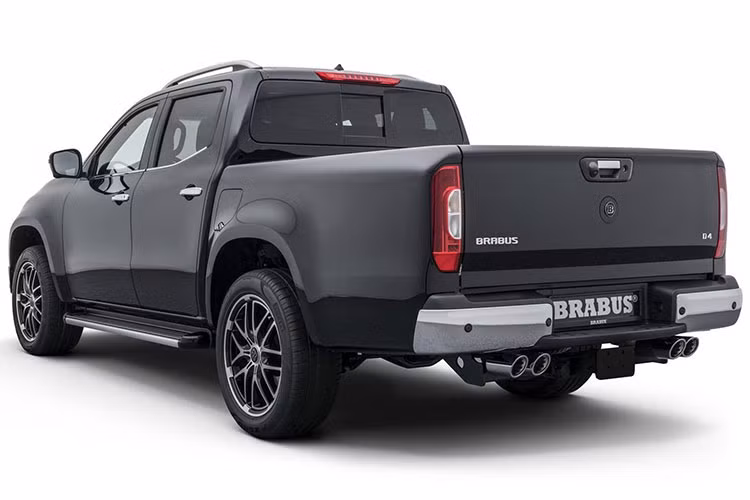 Về động cơ, các chuyên gia của hãng độ Brabus đến từ Đức đã tinh chỉnh lại động cơ dầu 4 xy-lanh thẳng hàng (I4) dung tích 2.3 lít tăng áp (turbo-diesel) trên phiên bản X 250d để cho công suất tối đa 211 mã lực và mô-men xoắn cực đại lên đến 510Nm (376 lb-feet).