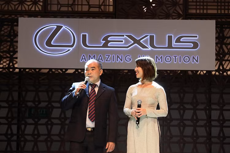 Không chỉ vậy, trong nhiều năm liên tiếp kể từ khi ra mắt thương hiệu, Lexus dẫn đầu bảng xếp hạng về chỉ số hài lòng khách hàng dịch vụ tại Mỹ theo đánh giá của hãng khảo sát uy tín J.D.Power. Tuy nhiên, trong tháng 3/2017, ông Tokuo Fukuichi - Tổng giám đốc thương hiệu Lexus vẫn khiêm tốn thừa nhận thế mạnh của thương hiệu đối thủ.