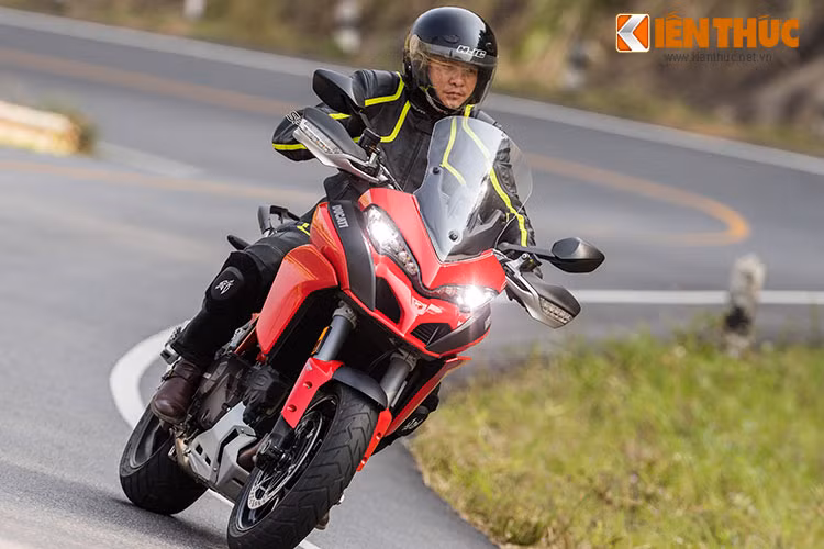  Còn nếu bạn không muốn cài đặt chế độ tự động theo khung mặc định của nhà sản xuất, điều đặc biệt là tất cả các thiết lập về hệ thống phanh hay kiểm soát lực kéo đều có thể tắt hẳn đi hoặc điều chỉnh theo cá nhân của người lái.