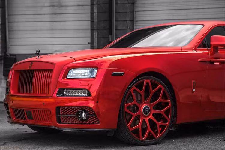 Mansory, một nhà độ đến từ Đức đã nghiên cứu và cho ra đời bản độ của chiếc Rolls-Royce Wraith nhằm đáp ứng sự khác biệt của giới nhà giàu thế giới. Có vẻ như chủ nhân chiếc Rolls-Royce Wraith độ Mansory trong bài viết này vẫn chưa cảm thấy hài lòng với những gì nhà độ đến từ Đức thiết kế nên đã quyết định chọn cho mình phong cách chơi khác.