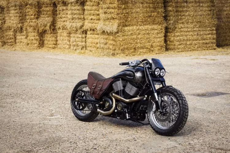 Xe được sở hữu bộ đèn pha kép mới được xem là một điểm độc đáo trên chiếc xe này. Bên cạnh đó nó là hệ thống treo được thiết kế khá rộng.