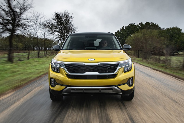 Mẫu SUV cỡ B Kia Seltos lần đầu tiên được giới thiệu với khách hàng toàn cầu tại sự kiện tại Ấn Độ vào hồi cuối tháng 6/2019 với mức giá khá "mềm". Chỉ sau một thời gian ngắn, nó đã được nhiều người dùng đặt hàng và là mẫu xe bán khá chạy tại thị trường châu Á - đặc biệt là Ấn Độ.