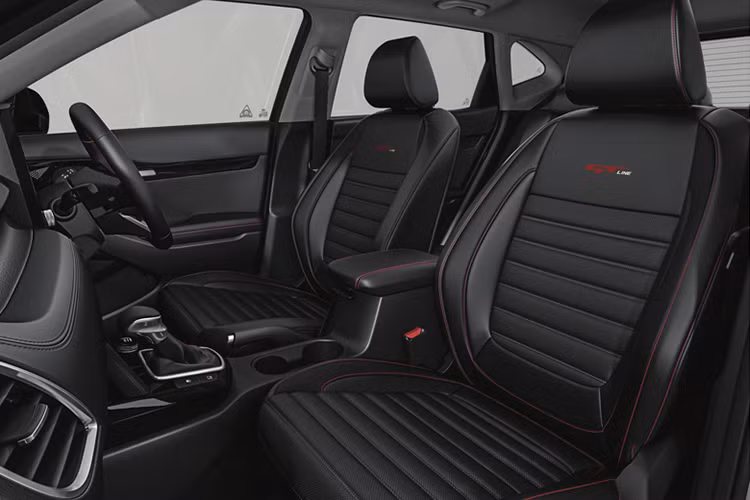 Tại Indonesia, bản cao cấp nhất sẽ có cửa sổ trời cùng vô lăng vát đáy thể thao trong khi bản thường chỉ là dạng tròn truyền thống. Một số trang bị khác bao gồm hệ thống âm thành gồm 8 loa Bose, khởi động nút bấm, phanh đỗ xe điện tử, sạc không dây, màn hình kỹ thuật số chỉnh điều hòa,…