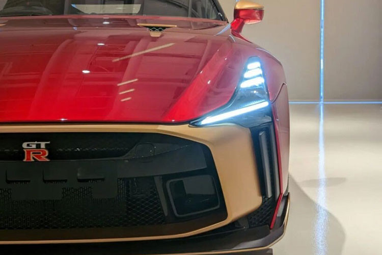 Nissan GT-R50 cũng là siêu xe mới tinh vừa về đến garage xe của 1 đại gia kín tiếng ở Singapore, người mà chúng tôi đã từng khám phá bộ sưu tập siêu xe có giá hơn hơn 400 tỷ đồng.