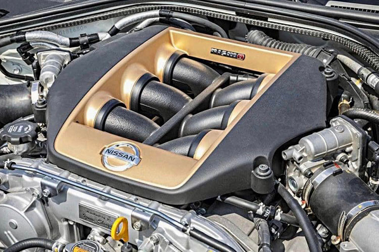 Nissan GT-R50 sử dụng khối động cơ V6 VR38DETT có dung tích 3.8 lít, được làm thủ công và tinh chỉnh bởi Nismo. Xe có sức mạnh 710 mã lực và mô men xoắn đạt mức cực đại 780 Nm, tăng 110 mã lực và 128 Nm so với bản Nismo.