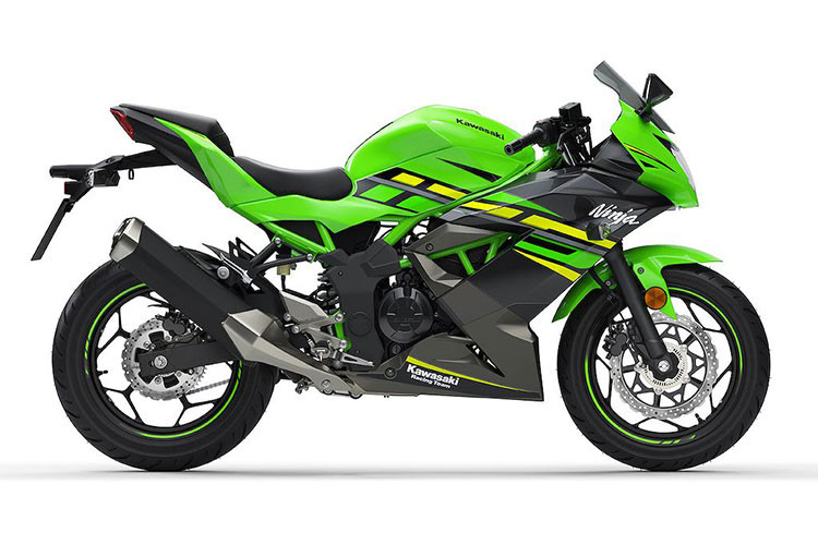 Ngay cả đèn pha trước cũng có thiết kế chóa giống nhau. Các thông số kỹ thuật khác của Ninja 125 và Z125 cũng tương tự: cấu hình vành đúc 17 inch 5 nan "xương cá" đi kèm lốp trước/sau lần lượt 100/80 và 130/70, phuộc trước dạng ống lồng, phuộc sau dạng monoshock.