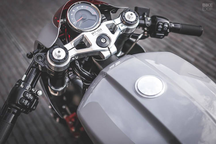 Chiếc Harley-Davidson Fat Bob 114 này ngoài việ được thay đổi hoàn toàn kiểu dáng xe, BT-03 còn được trang bị hàng loạt các đồ chơi cao cấp.