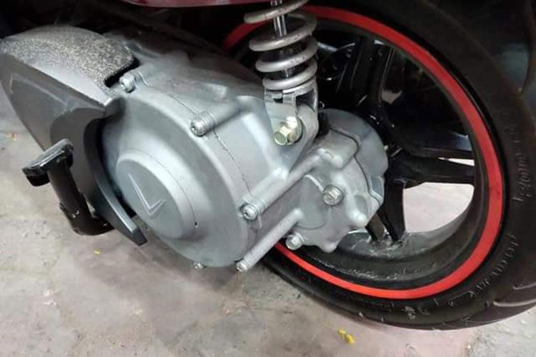 Theo dự đoán, nhiều khả năng quãng đường đi được trong 1 lần sạc của mẫu xe máy điện VinFast Vento 2021 mới còn lớn hơn con số 101 km trên "đàn anh" Theon. 