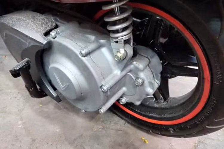 Theo dự đoán, nhiều khả năng quãng đường đi được trong 1 lần sạc của mẫu xe máy điện VinFast Vento 2021 mới còn lớn hơn con số 101 km trên "đàn anh" Theon. 