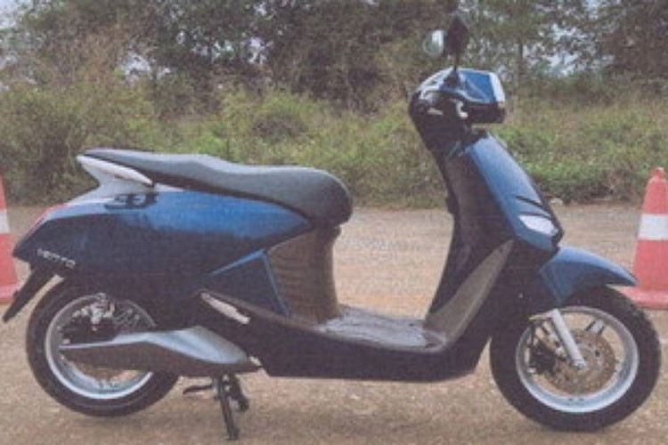 Ngoài ra, theo hình ảnh được đăng tải kèm theo giấy chứng nhận chất lượng, có thể thấy VinFast Vento có kiểu dáng mềm mại hơn Theon. Thiết kế trung tính chứ không hoàn toàn hướng tới nam giới như sản phẩm "đàn anh"