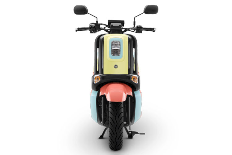 Hệ thống chiếu sáng cuat xe hoàn toàn bằng bóng LED hiện đại, trên xe còn có ổ sạc điện, chìa khóa thông minh cùng nhiều tính năng khác khá hiện đại và năng động cho giới trẻ GenZ hiện nay.