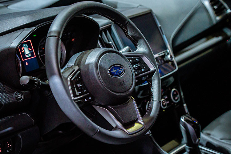 Mặc dù đã trải qua nhiều bản cập nhật nhưng Subaru Forester vẫn không khác biệt quá nhiều so với người tiền nhiệm. Bên cạnh đó, khoang không gian nội thất bên trong có phần chưa tiện nghi như các đối thủ. Chính vì vậy, tập khách hàng của Forester sẽ bị thu hẹp lại.