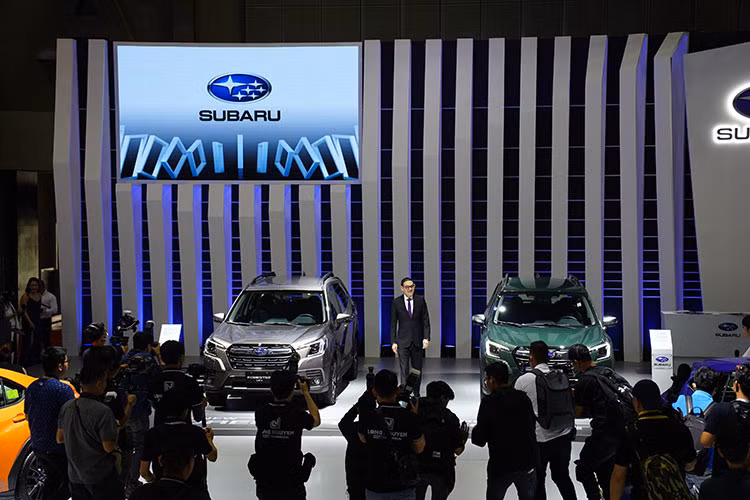  Subaru Forester 2023 mới đã chính thức ra mắt thị trường Việt Nam tại triển lãm VMS 2022 tại TP HCM. Sau bốn năm có mặt tại dải đất hình chữ S, dòng SUV này đã quay trở lại với phiên bản facelift giữa vòng đời đã chào sân toàn cầu vào cuối năm ngoái ở thị trường quốc tế.