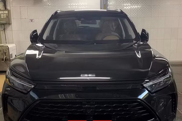 Dan choi Viet do Beijing X7 dau tien, go bo logo xe 