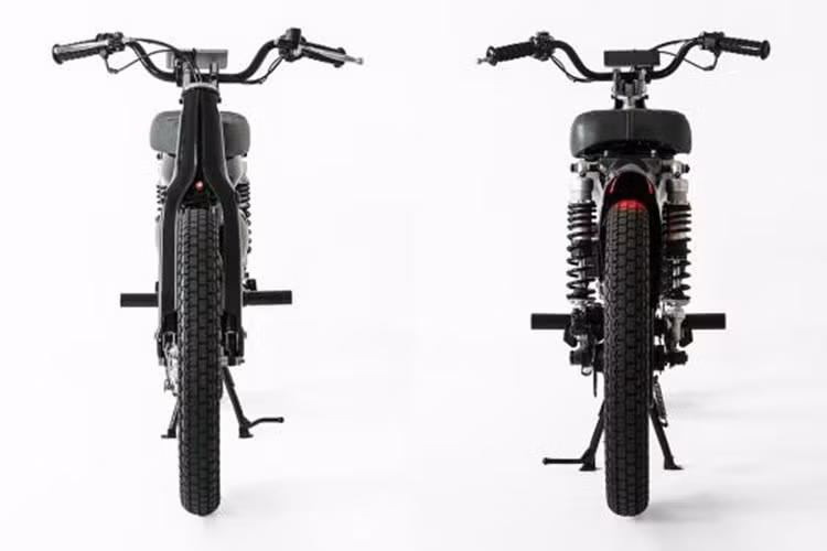 Đây là mẫu xe rất được ưa chuộng đồng nghĩa với việc dễ dàng kiếm đồ và ngoài ra Shanghai Customs cùng những người thợ cực kì yêu thích tính tối giản, thanh lịch mà bộ khung của Cub đem lại. Bắt tay vào dự án này, những người thợ độ đã hàn chết một tấm ốp che đi phần đáy của bộ khung trước từng là nơi đặt động cơ của chiếc xe máy cỡ nhỏ nhà Honda.