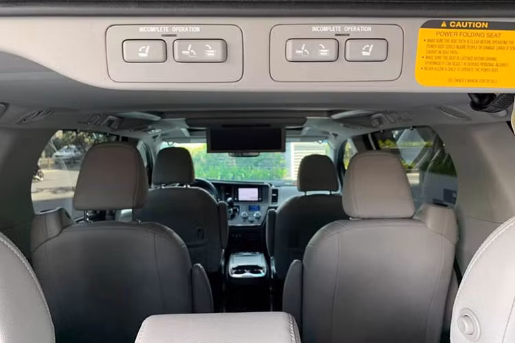 Do đã được nâng cấp động cơ vào thế hệ trước đó, nên hệ động lực của Sienna 2019 không có sự thay đổi. Xe vẫn chỉ có lựa chọn động cơ V6 3.5 nạp khí tự nhiên với công suất 296 mã lực và mô-men xoắn cực đại 357 Nm. Động cơ này kết hợp với hộp số tự động 8 cấp cùng hệ dẫn động cầu trước hoặc 4 bánh, tùy từng phiên bản.