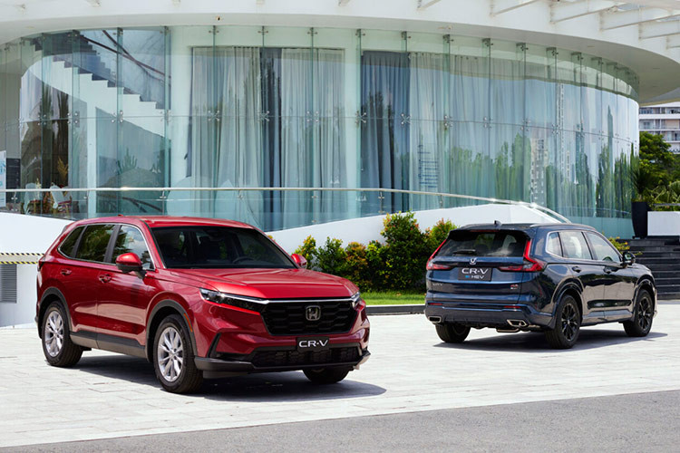  Honda CR-V: 291 xe Honda CR-V là mẫu xe có tỷ lệ giảm doanh số cao nhất trong phân khúc SUV cỡ C trong tháng 8 vừa qua. Theo đó, doanh số của xe giảm đến 49,3% xuống còn 291 xe. Kết quả này khiến CR-V tụt xuống vị trí thứ 4 trong phân khúc SUV cỡ C.
