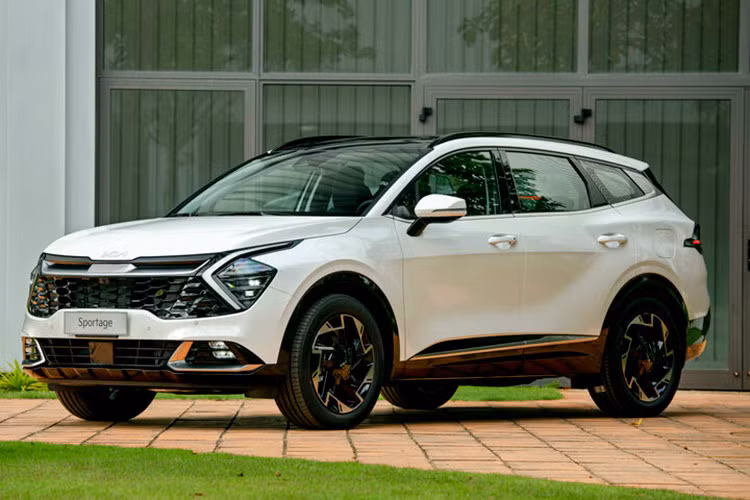  Kia Sportage: 291 xe Tương tự Honda CR-V, Kia Sportage cũng có doanh số 291 xe trong tháng 8/2024. Tuy nhiên, khác với Honda CR-V, doanh số của Kia Sportage lại tăng trưởng 28,7%. Cả hai mẫu xe này cùng chia sẻ vị trí thứ 4 trong phân khúc SUV cỡ C.