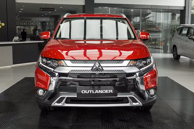  Mitsubishi Outlander: 217 xe Mẫu xe có tỷ lệ tăng trưởng cao nhất trong phân khúc SUV cỡ C chính là Mitsubishi Outlander. Theo đó, mẫu xe này tăng trưởng đến 152,3% lên 217 xe. Đáng tiếc là doanh số của Mitsubishi Outlander vẫn thua kém các đối thủ nên xếp cuối cùng trong phân khúc.