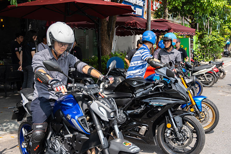 Hệ thống đại lý chính hãng Revzone Yamaha Motor Hà Nội hiện có tới 14 mẫu xe môtô phân khối lớn Yamaha mới nhất, hiện diện đầy đủ phân khúc và dòng xe hiện nay gồm; supersport YZF-R7, dòng hyper naked MT với MT-07, MT-09, MT-10 và MT-10 SP, sport touring Tracer 9, mẫu xe cổ điển heritage classic XSR900, adventure địa hình Ténére 700 và bộ đôi xe tay ga cỡ lớn Xmax 300 và Tmax.