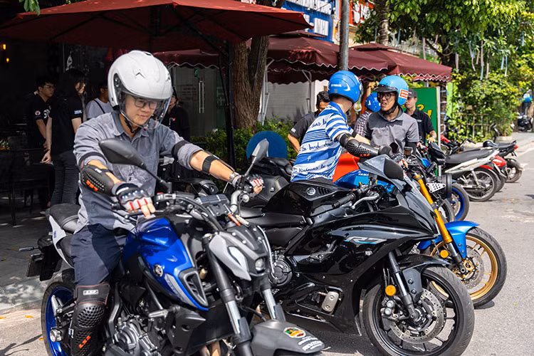 Hệ thống đại lý chính hãng Revzone Yamaha Motor Hà Nội hiện có tới 14 mẫu xe môtô phân khối lớn Yamaha mới nhất, hiện diện đầy đủ phân khúc và dòng xe hiện nay gồm; supersport YZF-R7, dòng hyper naked MT với MT-07, MT-09, MT-10 và MT-10 SP, sport touring Tracer 9, mẫu xe cổ điển heritage classic XSR900, adventure địa hình Ténére 700 và bộ đôi xe tay ga cỡ lớn Xmax 300 và Tmax.