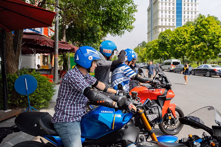 Mới đây, Revzone Yamaha Motor Hà Nội đã cho khách hàng trải nghiệm khả năng bứt tốc trên các dòng xe môtô phân khối lớn hot của Yamaha cũng như hàng loạt công nghệ mới trang bị. Đây cũng là lần đầu tiên khách hàng tại miền Bắc được trực tiếp trải nghiệm các dòng xe môtô Yamaha sau khi Revzone Yamaha Motor khai trương tại Hà Nội.