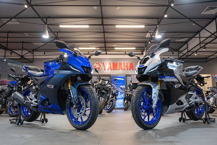 Bên cạnh các mẫu môtô mới, Revzone Yamaha Motor Hà Nội còn thực hiện dịch vụ lưu động (mobile service), kiểm tra xe tổng quát, bảo dưỡng nhanh. Khách hàng còn được tư vấn về quy trình bảo dưỡng, kỹ năng vệ sinh hay kiến thức về nâng cấp xe để đáp ứng tốt nhất nhu cầu. 