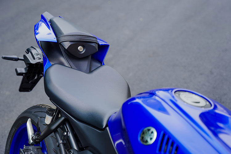 Nhờ thiết kế thon gọn với khả năng vận hành linh hoạt, YZF-R7 mới được nhiều khách hàng đánh giá là mẫu xe thể thao thân thiện nhất của Yamaha gần đây. Điểm nổi bật của Yamaha YZF-R7 thế hệ mới là sức mạnh đến từ khối động cơ CrossPlane 2 xi-lanh (CP2), cung cấp mô-men xoắn mạnh ngay từ những dải tua thấp.