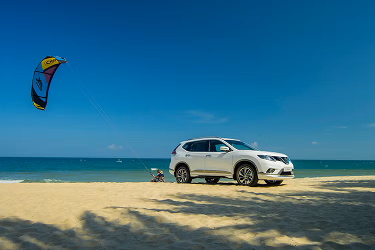 Hệ thống 06 túi khí (đối với phiên bản 2.5L SV 4WD) và 04 túi khí (đối với hai phiên bản 2.0L SL 2WD và 2.0L 2WD); kiểm soát cân bằng chủ động (VDC), Hệ thống kiểm soát độ bám đường (TCS); phanh chủ động hạn chế trượt bánh (ABLS)… cũng được trang bị cho mẫu xe này.