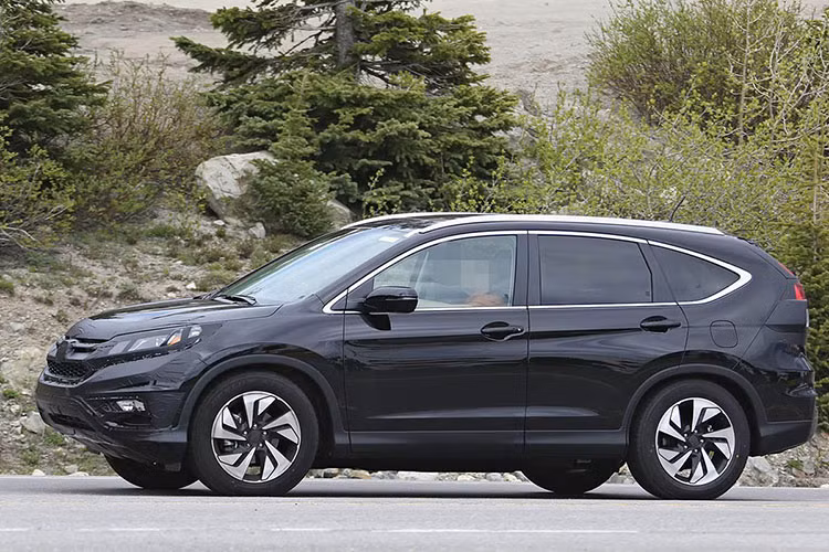 CR-V bản châu Âu được cho biết sẽ sử dụng động cơ o-VTEC 1.5L tăng áp cùng động cơ diesel 1.6L mới bên cạnh động cơ xăng bản 2.0L cổ điển (cũng đã được chỉnh sửa lại đôi chút). Một phiên bản hybrid chạy xăng – điện thường cũng được Honda dự tính sẽ cho ra mắt.