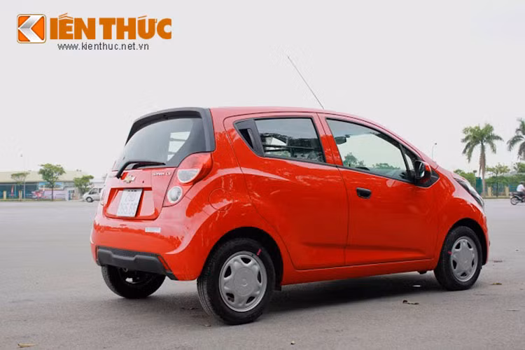 Mặc dù kiểu dáng tổng thể không thay đổi nhiều, các chi tiết trên xe được thiết kế lại toàn bộ. Thân xe nổi bật với các đường gân dập nổi, cửa sau có kiểu mở đặc trưng của dòng xe cỡ nhỏ Spark vốn được ưa chuộng nhiều năm qua.