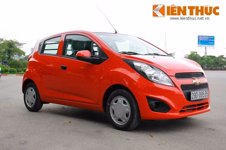 Nhiều mẫu ôtô cỡ nhỏ đang đồng loạt giảm giá hàng chục triệu đồng trong 6/2016, trước thời điểm thuế tiêu thụ đặc biệt mới có hiệu lực. Chính vì vậy, nhiều mẫu xe cỡ nhỏ trên thị trường đang giảm giá mạnh, trong đó có Chevrolet Spark Duo 2016.