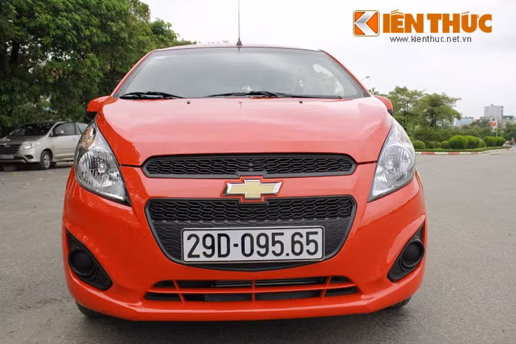  Được giới thiệu ra thị trường toàn cầu từ tháng 4 năm ngoái. Nhưng phải đến khoảng đầu năm 2016, những chiếc Chevrolet Spark 2016 đầu tiên phiên bản lắp ráp tại Việt Nam mới được nhà sản xuất này giới thiệu và cho ra mắt thị trường.