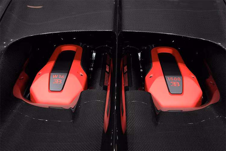 Được biết, hiệu năng của siêu phẩm Bugatti Chiron Sport phiên bản mới không hề thay đổi, vẫn là khối động cơ 8.0 lít cho công suất 1.479 mã lực. Mọi thông số về thời gian tăng tốc của Chiron Sport cũng không mấy thay đổi so với phiên bản trước, mặc dù nó đã nhẹ hơn 18 kg.