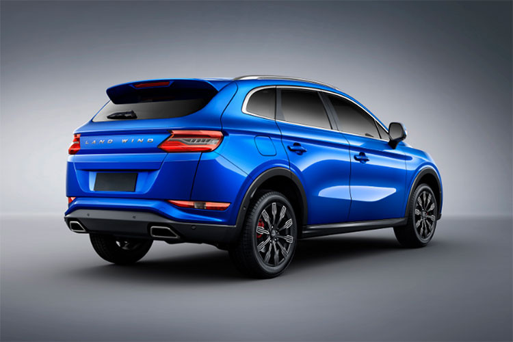 Hiện chưa có thông số cụ thể của mẫu ôtô Trung Quốc này. Chỉ biết rằng, mẫu SUV mới của Landwind có chiều dài cơ sở 2.760 mm, tương đương xe cỡ trung. Dự kiến, Landwind E315 sẽ được trang bị động cơ xăng 4 xi-lanh, tăng áp, dung tích 1,5 lít và 2.0 lít. Động cơ kết hợp với hộp số tự động ly hợp kép 8 cấp.
