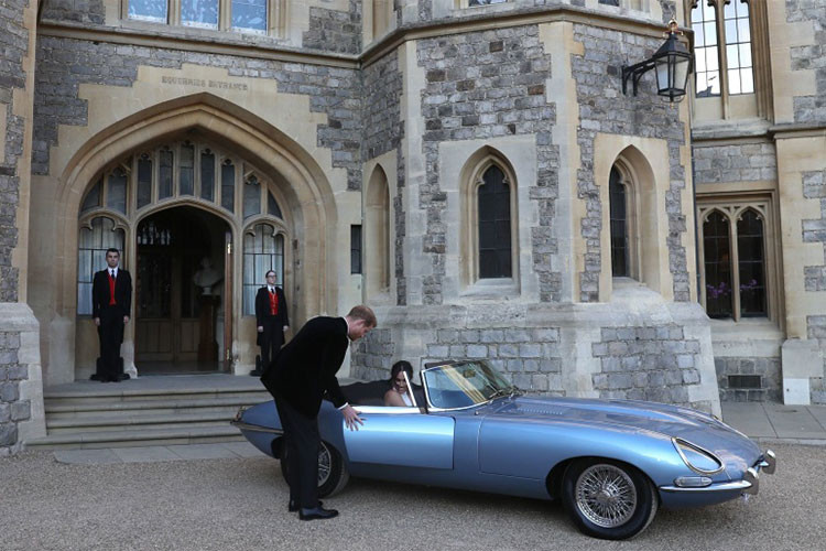 Hoàng tử Harry và diễn viên Meghan Markle chọn mẫu Jaguar E-Type Concept Zero cho đám cưới đặc biệt của mình. Theo tìm hiểu thì cả hai đều là những người quan tâm đến môi trường và cộng đồng.
