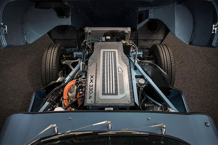 Dĩ nhiên, mọi tinh chỉnh dành cho chiếc xe đều dựa trên thiết kế nguyên bản của chiếc xe để nó vừa an toàn nhưng lại không kém phần cổ điển. 