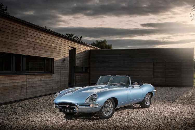 Được biết, mẫu xe mui trần Jaguar E-Type Concept Zero có giá khoảng 470.000 USD (tương đương khoảng hơn 10 tỷ đồng), mẫu xe này đã được bộ phận Jaguar Land Rover Classic thực hiện.