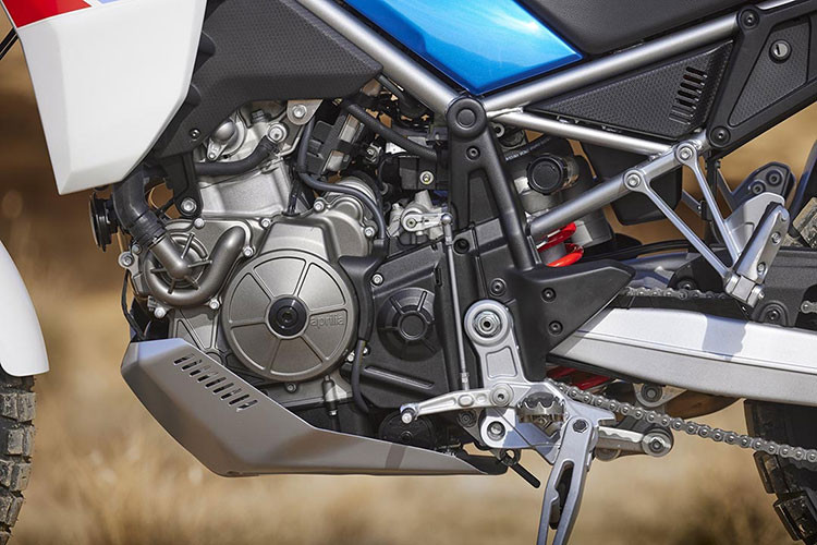 Hệ thống điện tử APRC (Aprilia Performance Ride Control) cho phép tùy chỉnh công nghệ an toàn trên xe bao gồm: Kiểm soát lực kéo (ATC), Ga tự động (ACC), Phanh động cơ (AEB), Mapping động cơ (AEM); bên cạnh công nghệ sang số nhanh một chiều AQS. Người lái có thể tùy chỉnh 4 chế độ lái trên màn hình màu TFT 5”, ngoài ra, có thể điều hướng hành trình thông qua kết nối với điện thoại thông bằng ứng dụng Aprilia MIA.