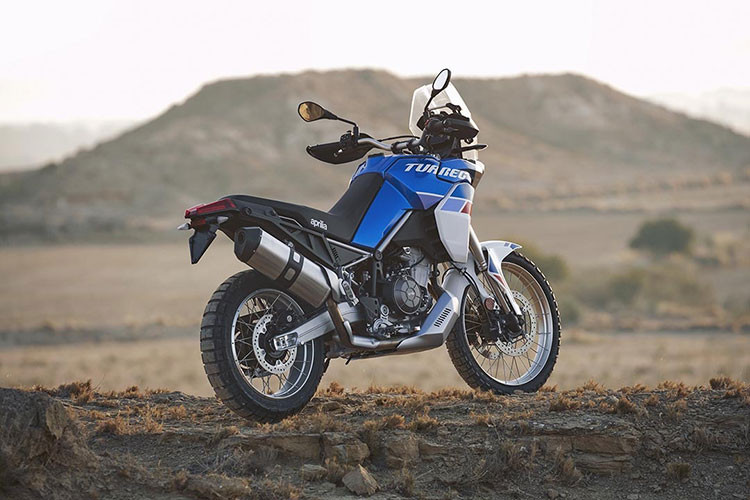 Hệ thống khung của Tuareg được Aprilia thiết kế để chịu lực tốt hơn, gắp nhôm được kéo dài giúp tăng độ bám và tối giản các chi tiết để đạt trọng lượng nhẹ nhất trong phân khúc: 204kg. Tuareg 660 được trang bị giảm xóc Kayaba hành trình 240mm với khả năng tùy chỉnh hoàn toàn, hệ thống phanh Brembo và cặp lốp Pirelli Scorpion Rally STR để sẵn sàng đáp ứng nhu cầu di chuyển trên đường off-road.