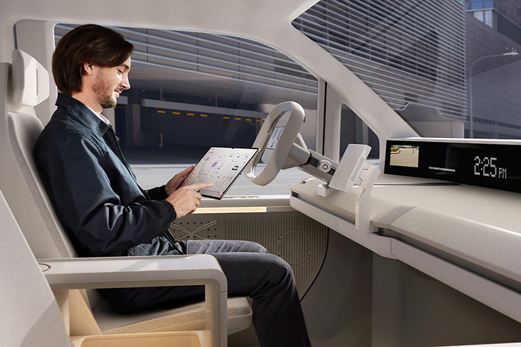 So với phiên bản chở khách được phát hiện vào tháng 9 năm ngoái, phiên bản van thương mại của PV5 chỉ khác biệt ở phần kim loại phía dưới mui xe, sau cửa trượt, trong khi phiên bản chở khách có tấm kính ở vị trí tương ứng.