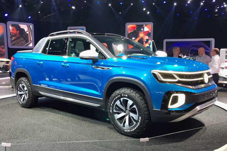 Theo giám đốc Volkswagen, giá xe Volkswagen Tarok bản thương mại sẽ bán ra ở mức khoảng 20.000 USD (tương đương 465 triệu đồng). Ngoài ra, cũng có thể mẫu Tarok sẽ có thêm phiên bản sang trọng hơn với tầm giá từ 50.000 đến 60.000 USD (tương đương 1,15 đến 1,4 tỷ đồng).