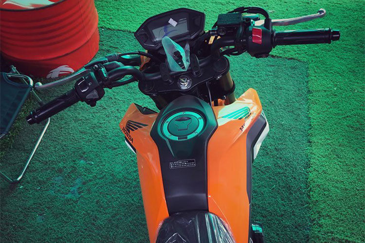 So với MSX 125 cũ, phiên bản MSX125 mới này đã có phần thân xe được thiết kế lại theo hướng góc cạnh hơn, với các đường cắt xẻ và bề mặt vuông vắn cá tính. Phần đầu của chiếc xe đã được Honda thiết kế hoàn toàn mới với cặp đèn pha kép đặt dọc được tích hợp sẵn đèn định vị và chiếu sáng ban ngày LED độc đáo.