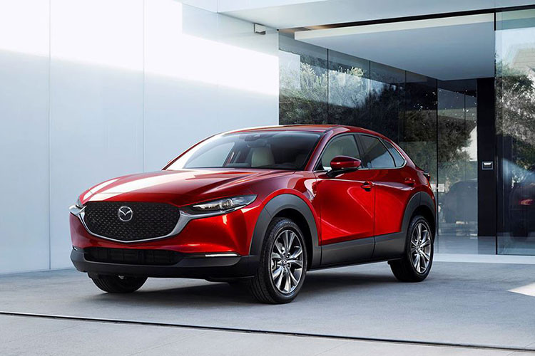 Đúng như thông tin từ trước đó, hãng Mazda đã chính thức trình làng một mẫu crossover mới trong triển lãm Ô tô Geneva 2019 hiện đang diễn ra tại Thụy Sỹ. Tuy nhiên, trái với dự đoán, mẫu crossover này không phải là Mazda CX-3 thế hệ mới. Thay vào đó, mẫu xe được vén màn trong triển lãm Ô tô Geneva năm nay là Mazda CX-30 đời 2020.