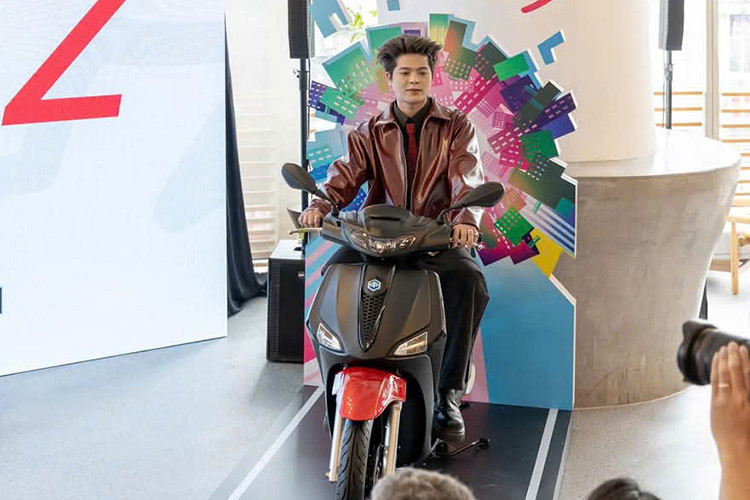 Mẫu xe ga Piaggio Liberty tại Việt Nam lần đầu xuất hiện vào năm 2009 dưới dạng nhập khẩu nguyên chiếc từ Italy, đã nhanh chóng thu hút người dùng nhờ thiết kế thanh lịch và nhỏ gọn.