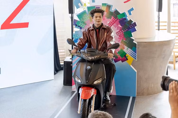 Mẫu xe ga Piaggio Liberty tại Việt Nam lần đầu xuất hiện vào năm 2009 dưới dạng nhập khẩu nguyên chiếc từ Italy, đã nhanh chóng thu hút người dùng nhờ thiết kế thanh lịch và nhỏ gọn.