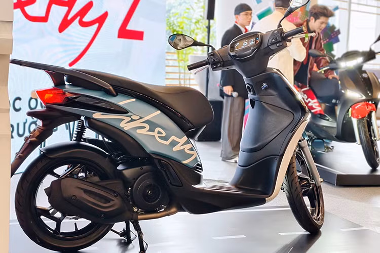 Đặc biệt, năm 2019, Piaggio giới thiệu Liberty One – phiên bản "rút gọn" không trang bị ABS với giá bán thấp hơn 8 - 9 triệu đồng so với Liberty tiêu chuẩn. Ở phiên bản 2025, Liberty không có quá nhiều thay đổi về kiểu dáng tổng thể nhưng được tinh chỉnh để hiện đại và tinh tế hơn.