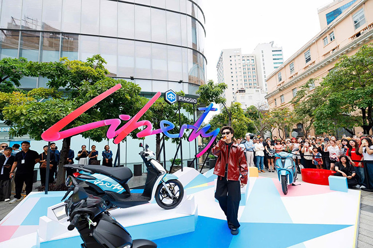 Tại Việt Nam, Piaggio Liberty 2025 thế hệ mới sẽ tiếp tục cạnh tranh trực tiếp với Honda SH Mode - mẫu xe tay ga đang có mức giá dao động từ 58,2 đến 65 triệu đồng.