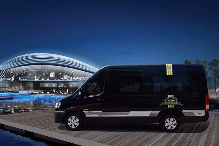 Hyundai Solati mới được trang bị khối động cơ Diesel 2.5L CRDi, công suất cực đại 170 Ps tại 3,600 (vòng/phút) và mô men xoắn cực đại đạt 422 Nm từ 1,500 ~ 2,500 (vòng/phút). Xe được sử dụng hộp số sàn Dymos 6 cấp mang lại hiệu quả truyền động tốt, mượt mà và êm ái, bên cạnh khả năng tiết kiệm nhiên liệu tối đa.